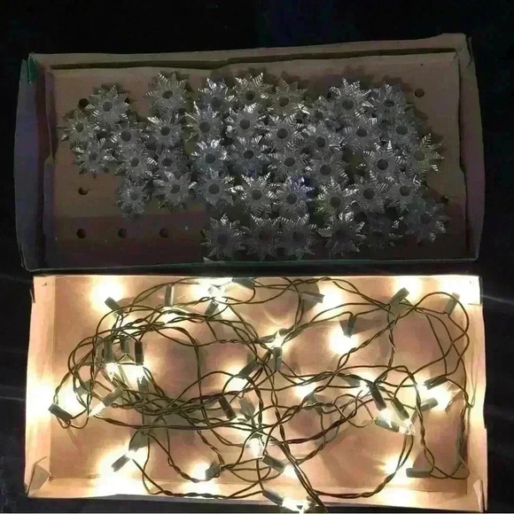 Set of 2 Vintage Zellers Christmas tree 35-light sets and 1 lighted tree topper - Picture 8 of 13